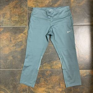 Nike Capri Length Leggings. Excellent condition. Size S. Olive green